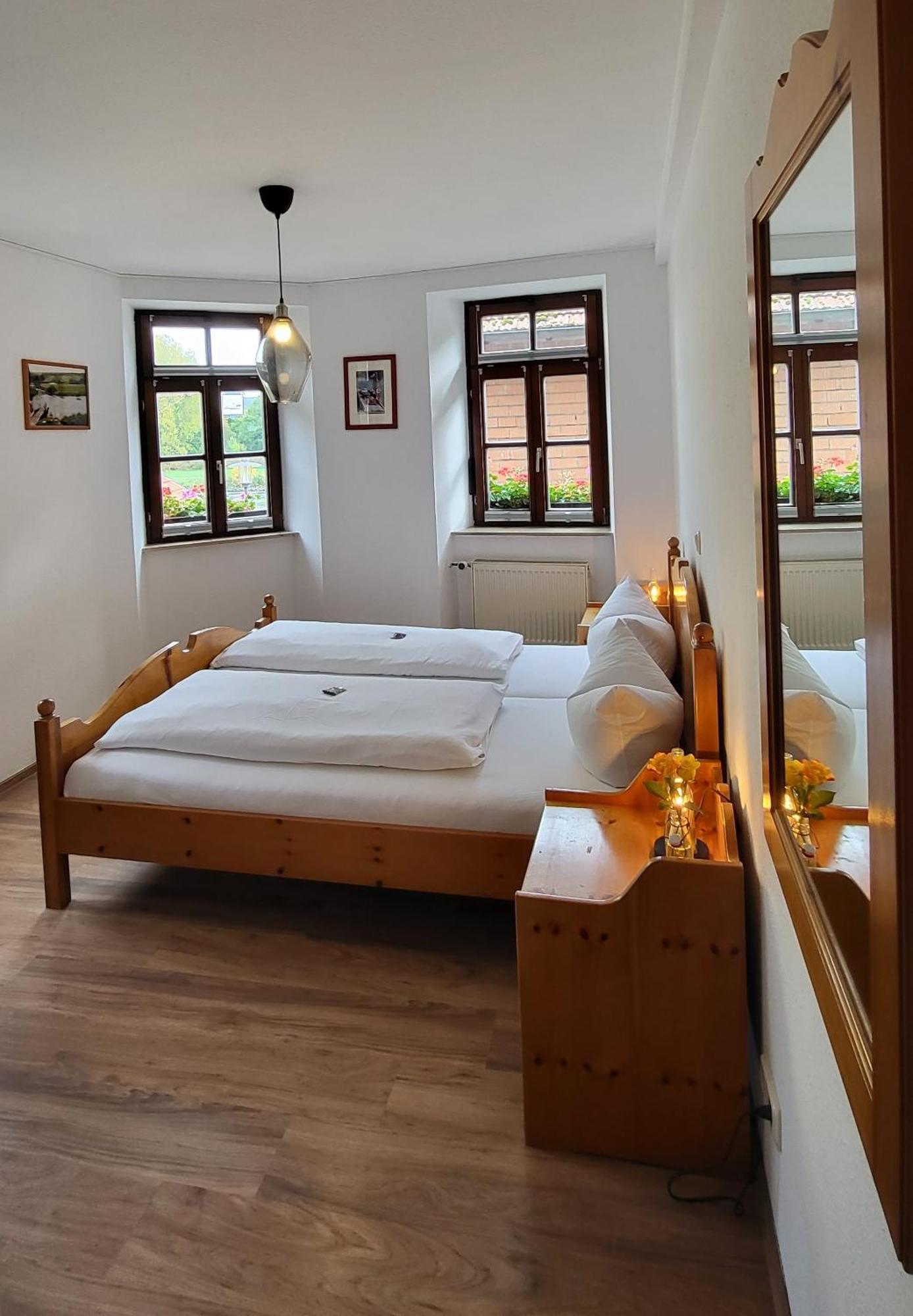 Obereisenheim Gasthof Zum Schiff מראה חיצוני תמונה